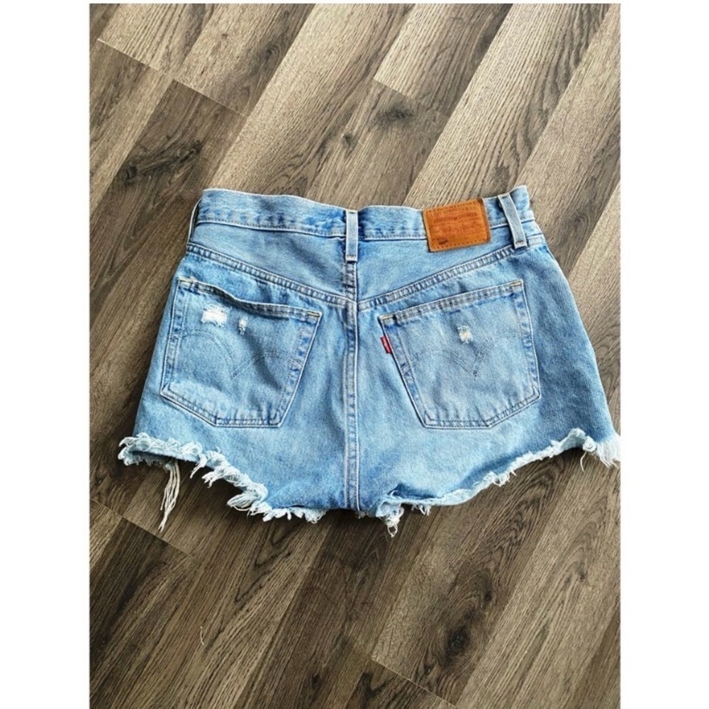 LEVI’S 501 Ripped Jean Shorts - Picture 5 of 8